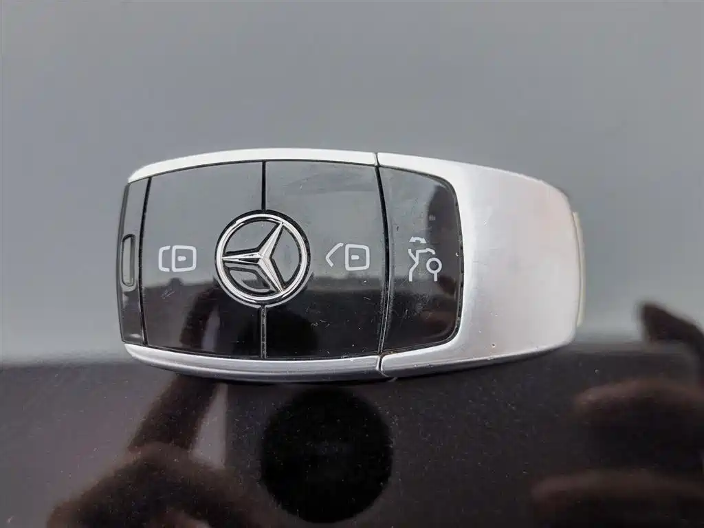 Mercedes-Benz E-Class 2021 — фото 19