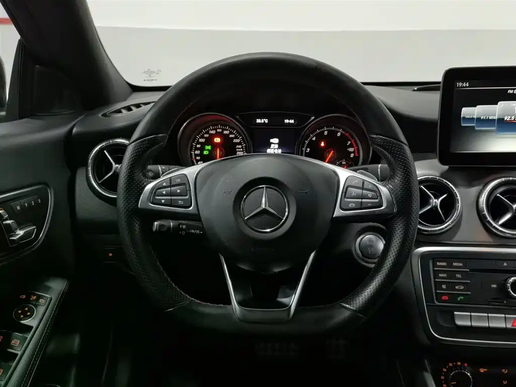 Mercedes-Benz CLA 2016 — фото 11