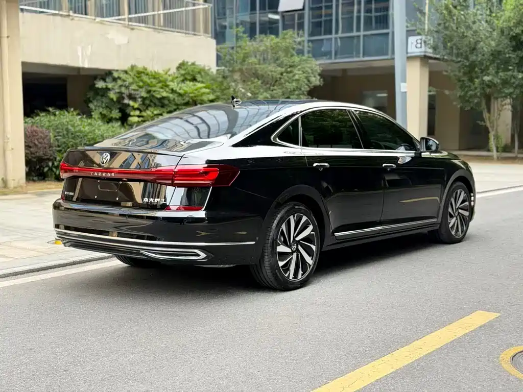 Volkswagen Passat 2024 — фото 18
