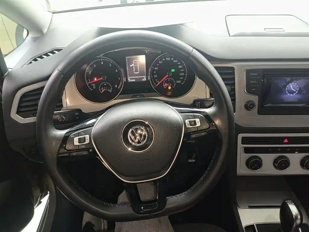 Volkswagen Golf Sportsvan 2016 — фото 10