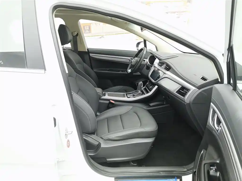 Geely Emgrand GS 2019 — фото 23