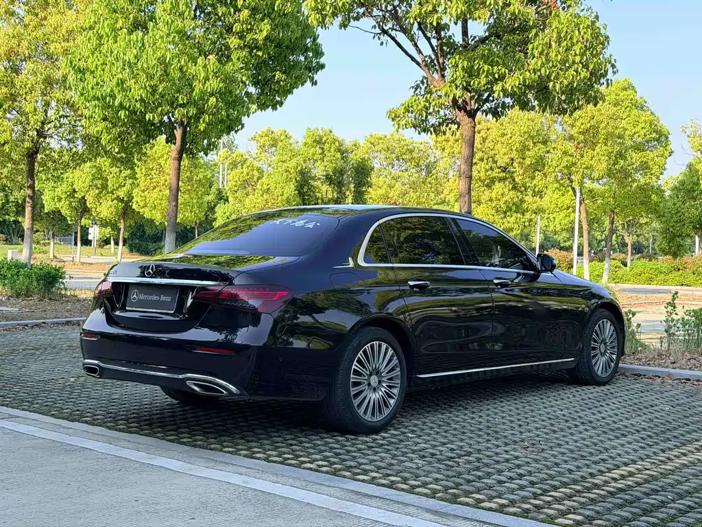 Mercedes-Benz E-Class 2023 — фото 14