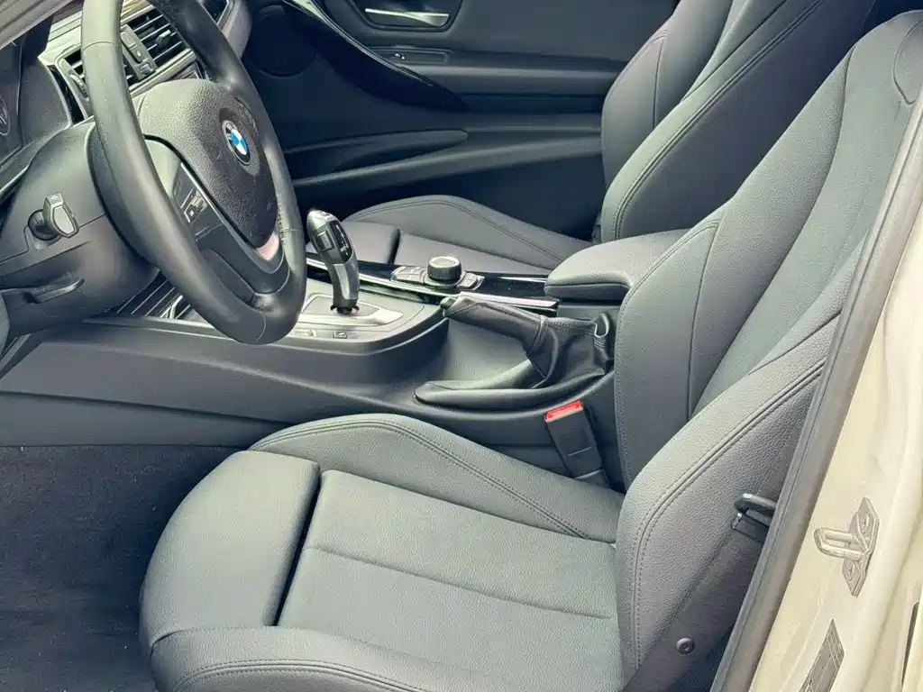 BMW 3 Series 2018 — фото 6