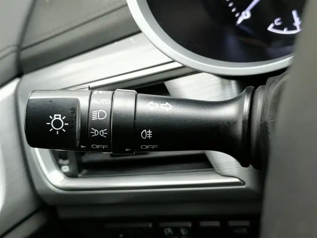 Geely Emgrand GS 2019 — фото 21