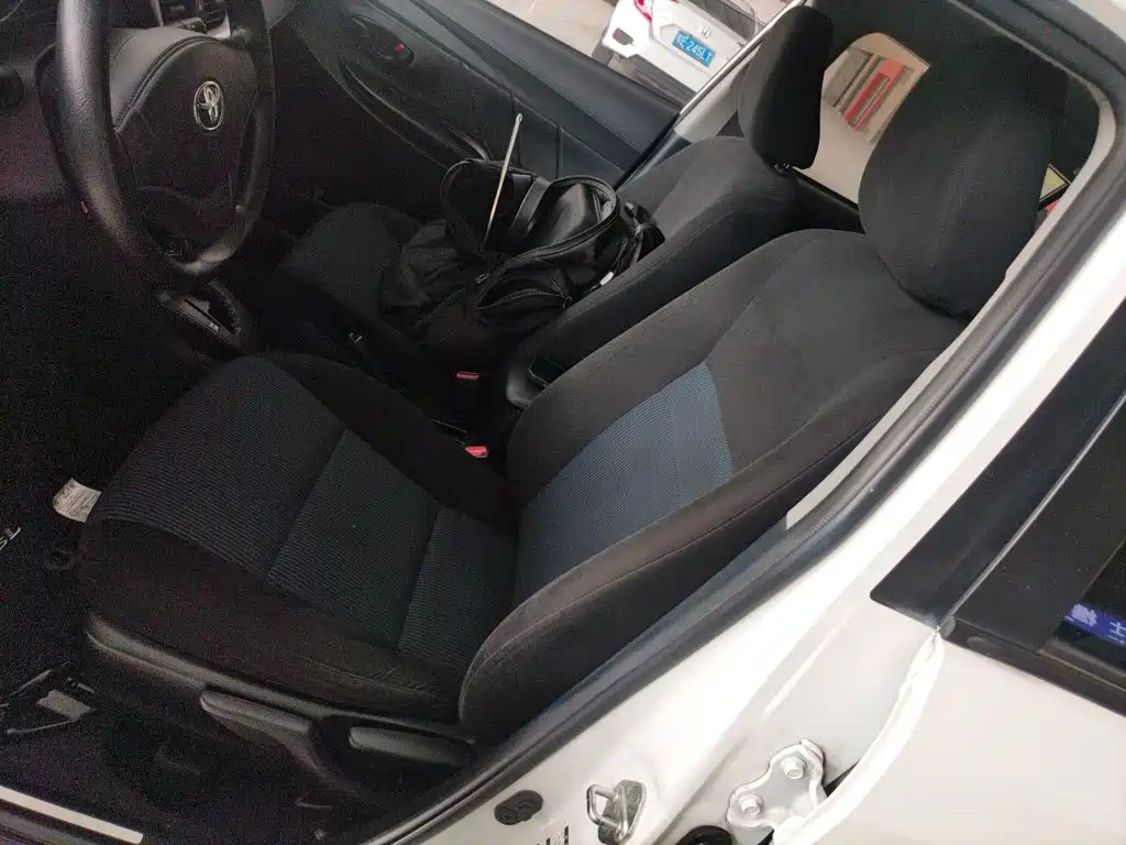 Toyota Yaris L 2019 — фото 11