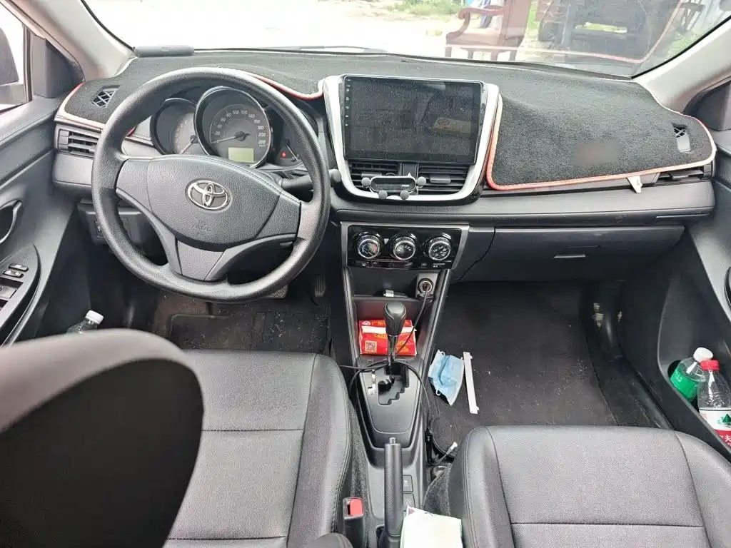 Toyota Yaris L 2020 — фото 13