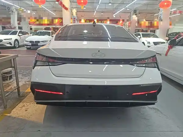 Hyundai Elantra 2024