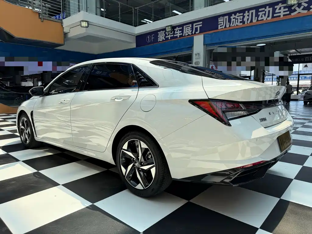Hyundai Elantra 2022