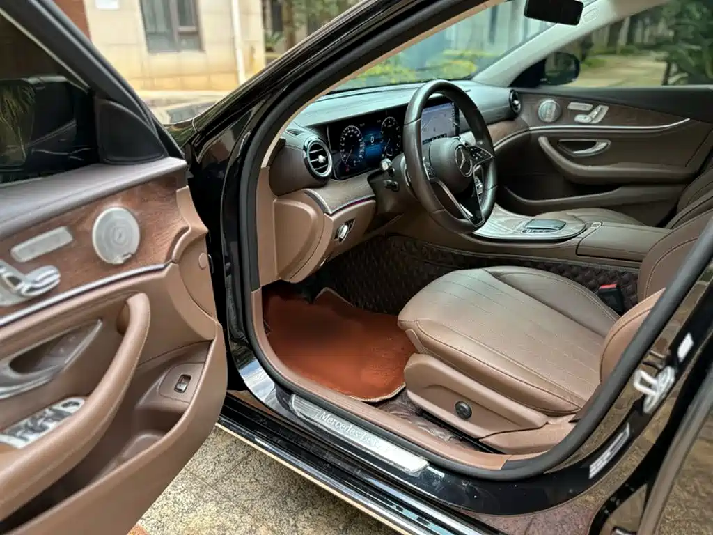 Mercedes-Benz E-Class 2023 — фото 19