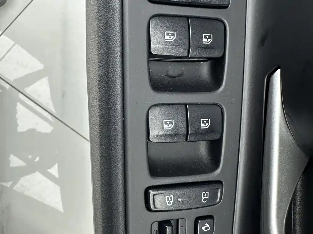 Hyundai Elantra 2023 — фото 12