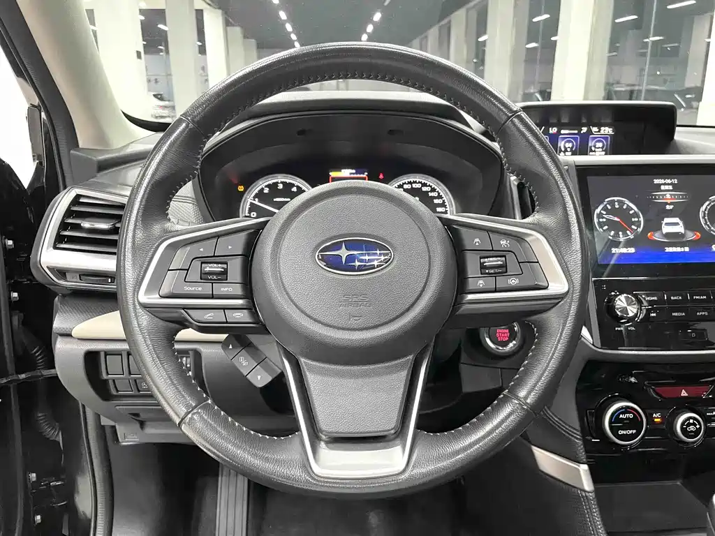 Subaru Forester 2023 — фото 8
