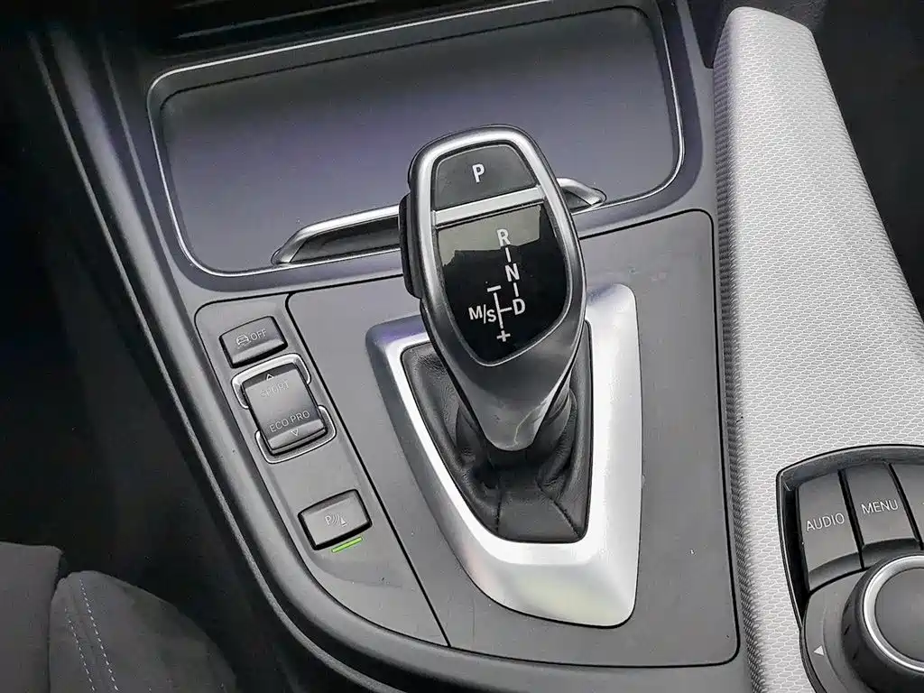 BMW 3 Series 2017 — фото 13
