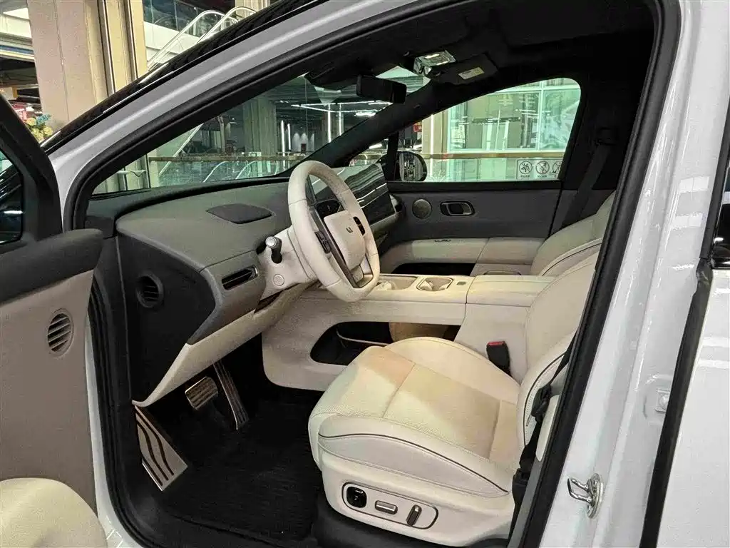Li Auto i6 2025 — фото 10