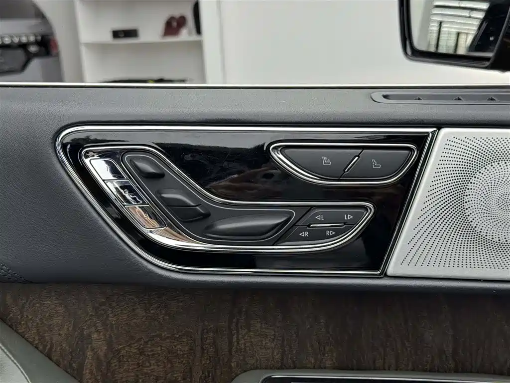 Lincoln Navigator 2022 — фото 18