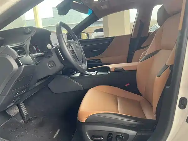 Lexus ES 2023