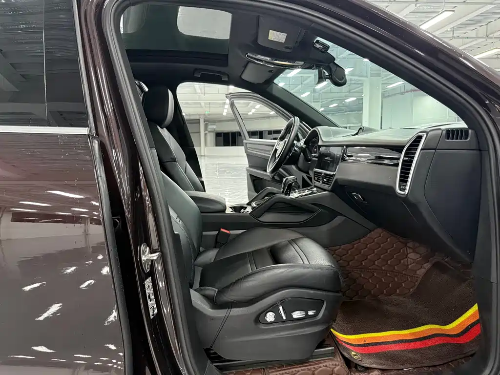 Porsche Cayenne 2019 — фото 12