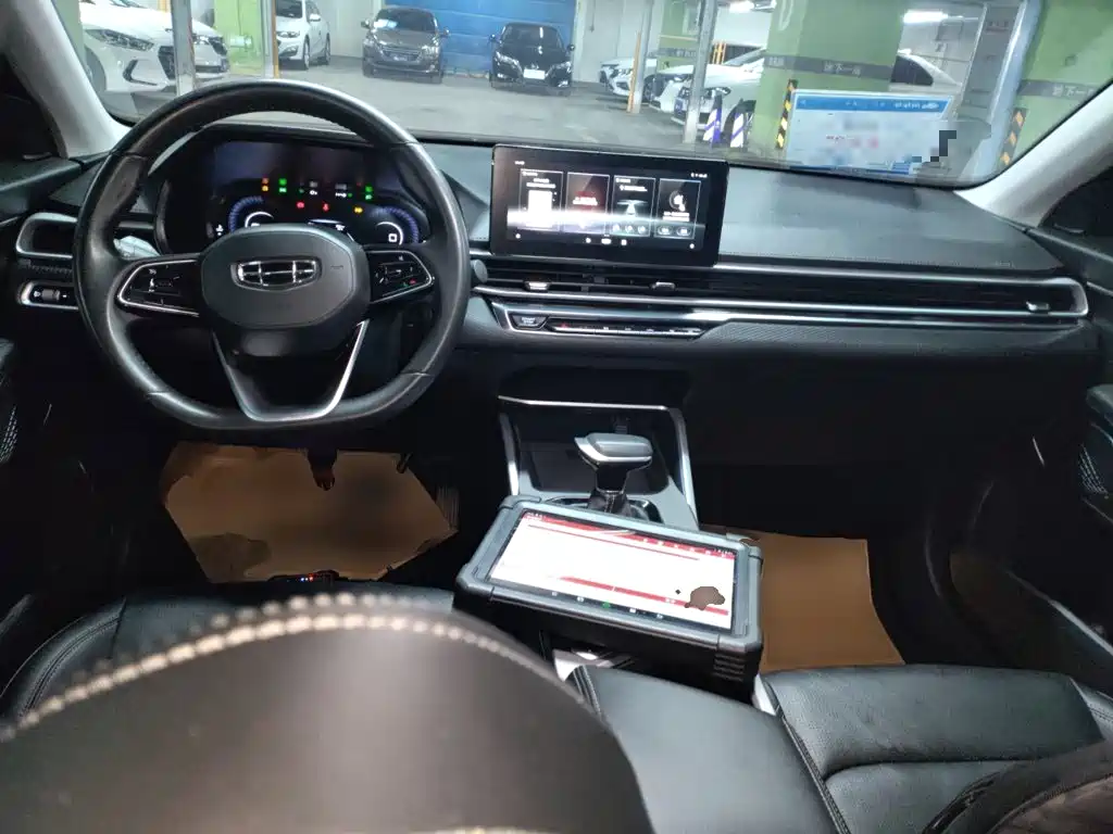 Geely Emgrand 2022