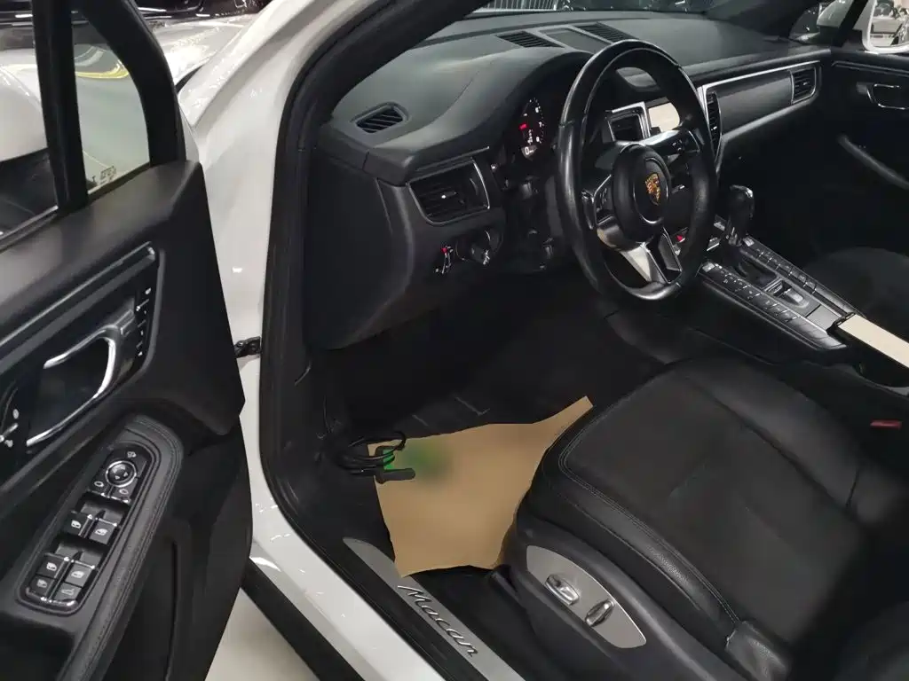 Porsche Macan 2015 — фото 16