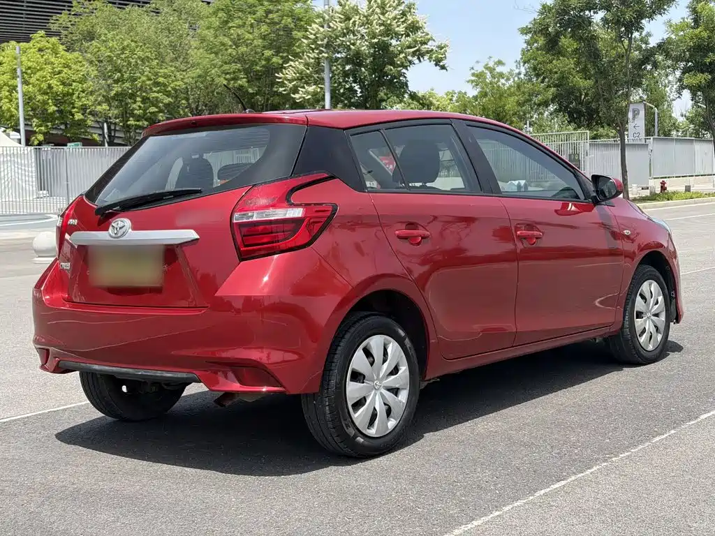 Toyota Yaris L 2017 — фото 10