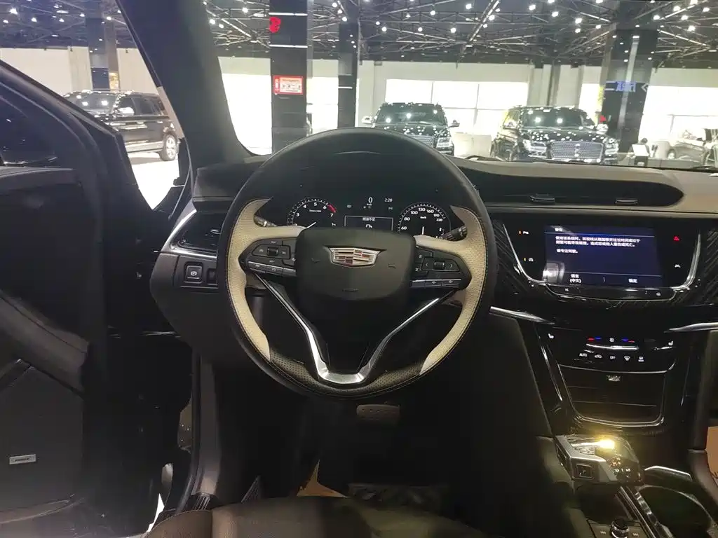 Cadillac XT6 2022 — фото 11