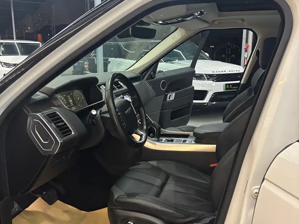 Land Rover Sport 2018 — фото 18