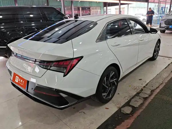 Hyundai Elantra 2024