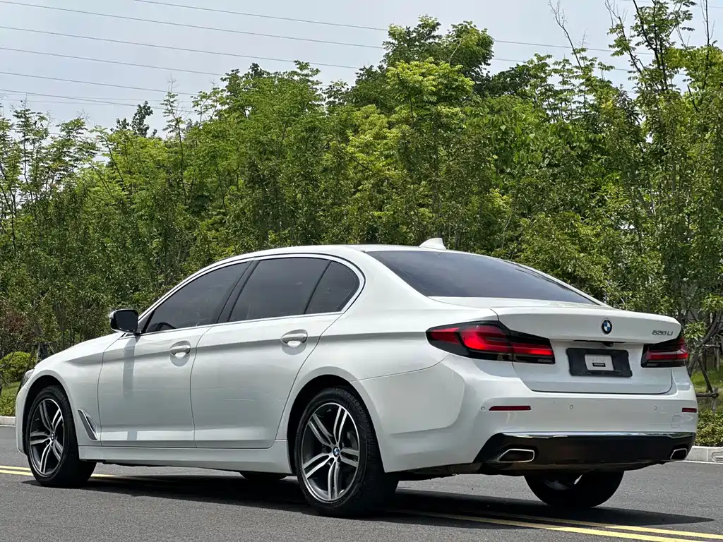 BMW 5 Series 2021 — фото 9