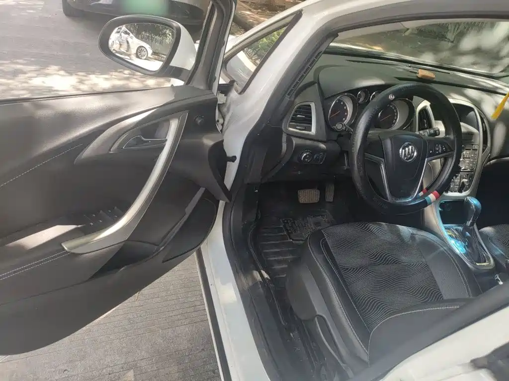 Buick Excelle 2015 — фото 14