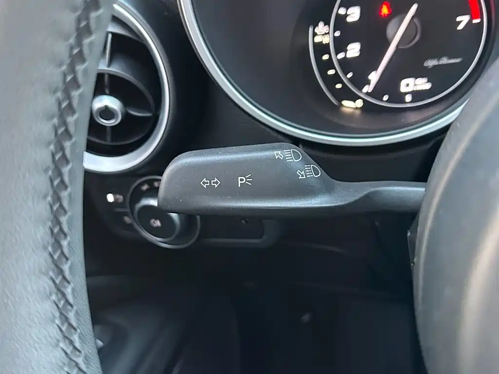 Alfa Romeo Stelvio 2018 — фото 25