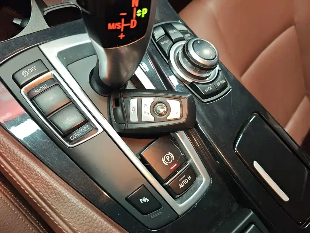 BMW 5 Series 2014 — фото 9