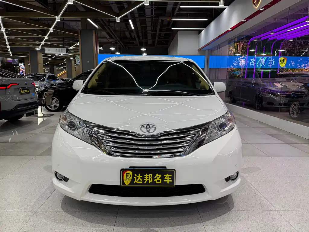 Toyota Sienna 2016 — фото 2