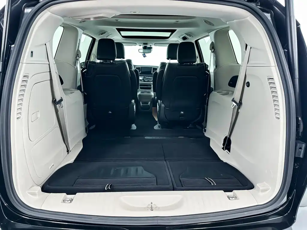 Chrysler Grand Voyager PHEV 2025 — фото 12
