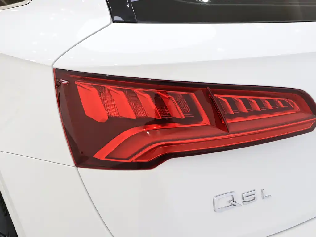 Audi Q5L 2020 — фото 10