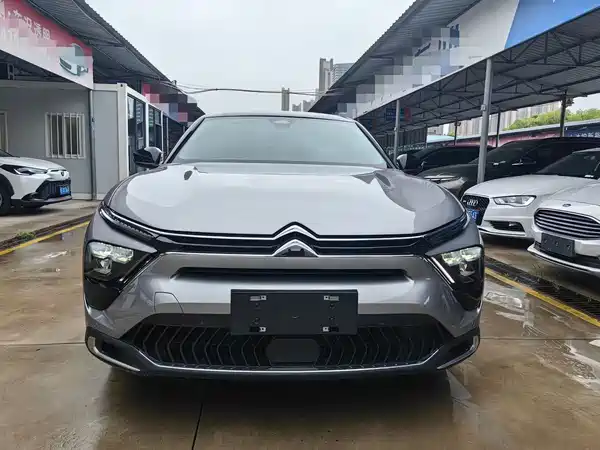 Citroën Versailles C5 X 2025