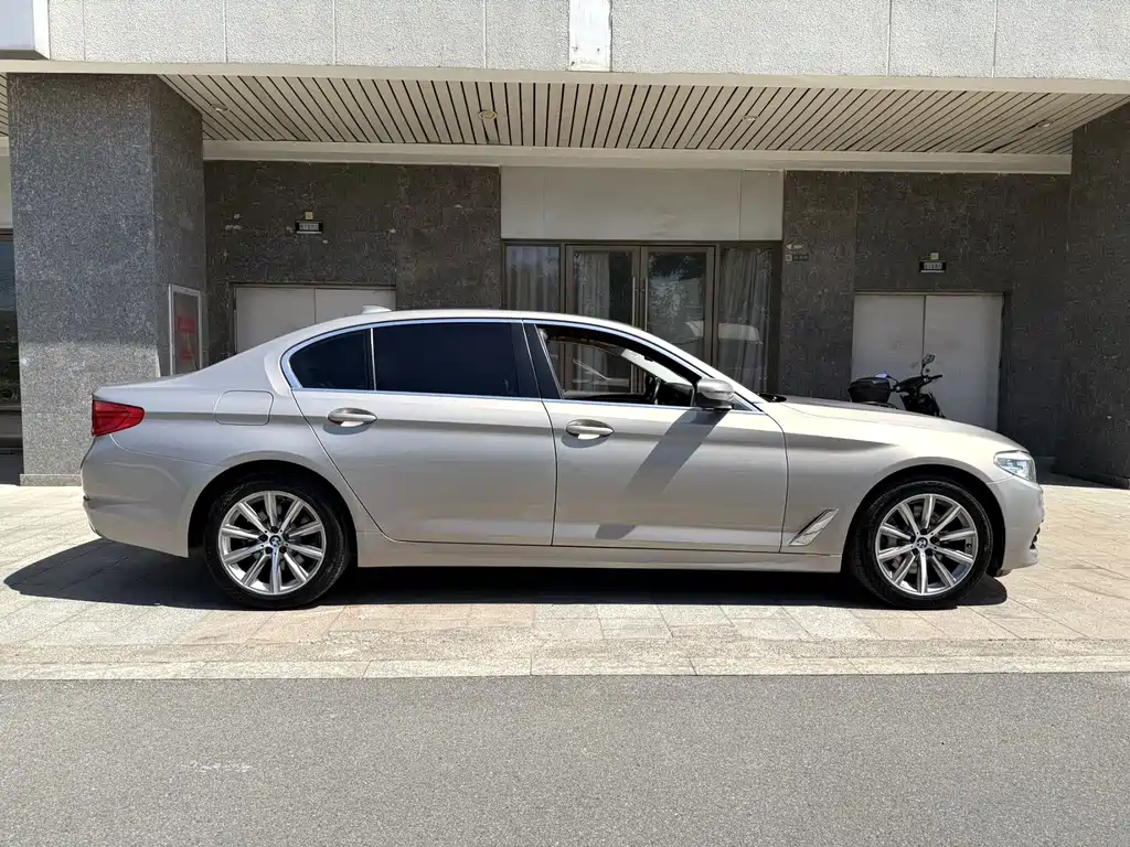 BMW 5 Series 2017 — фото 4