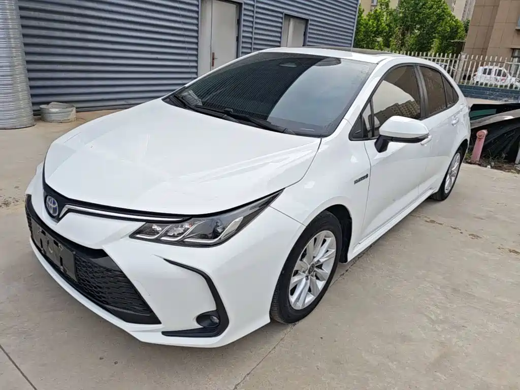 Toyota Corolla 2023 — фото 1