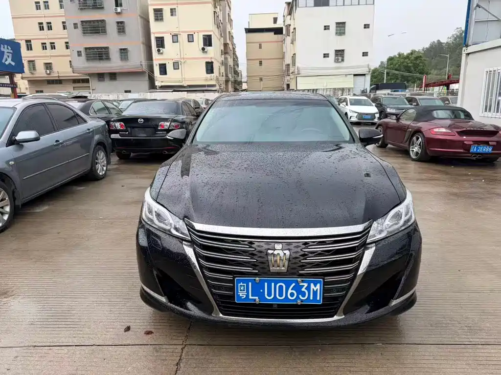 Toyota Crown 2018 — фото 1