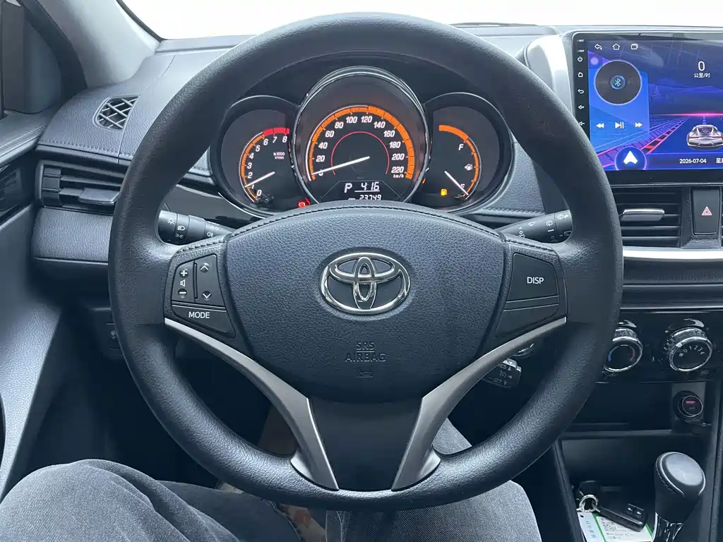 Toyota Yaris L 2023 — фото 10