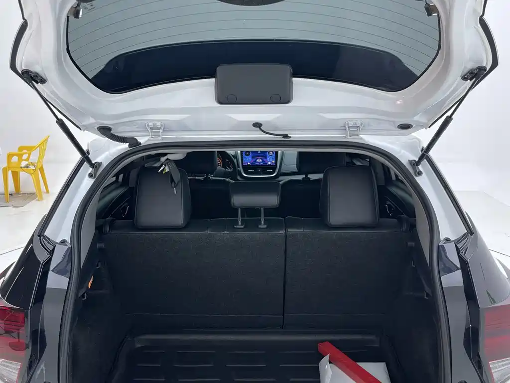 Toyota Yaris L 2023 — фото 19