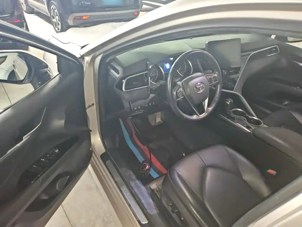 Toyota Camry 2022 — фото 16