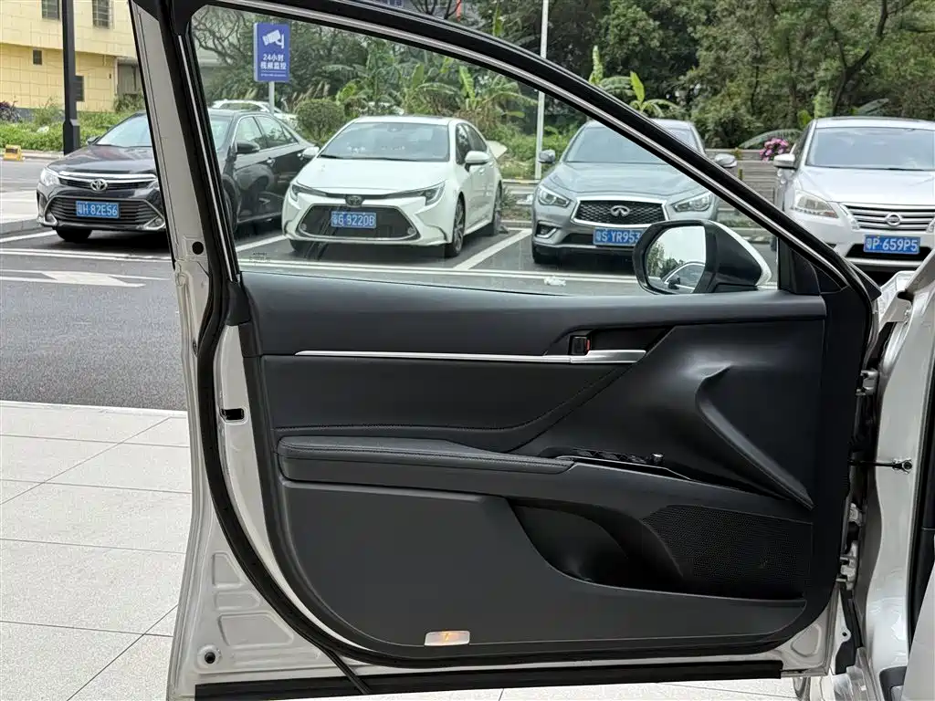 Toyota Camry 2024 — фото 17