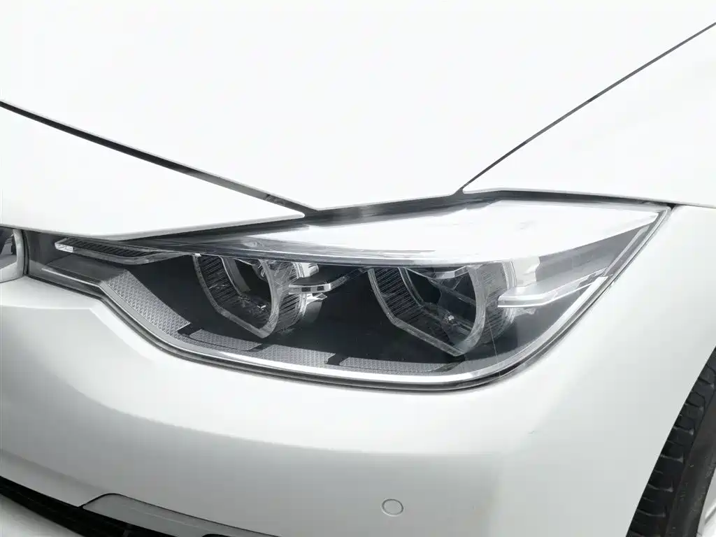 BMW 3 Series 2019 — фото 7