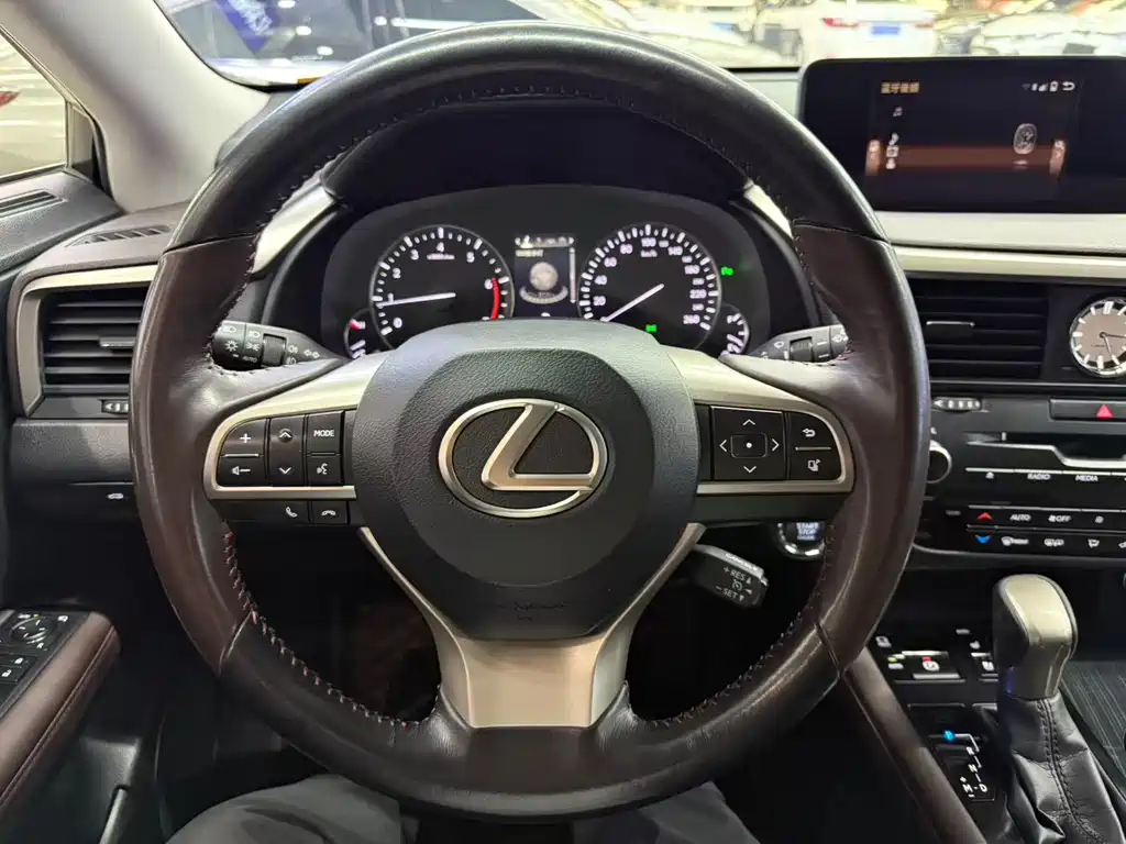Lexus RX 2018 — фото 15