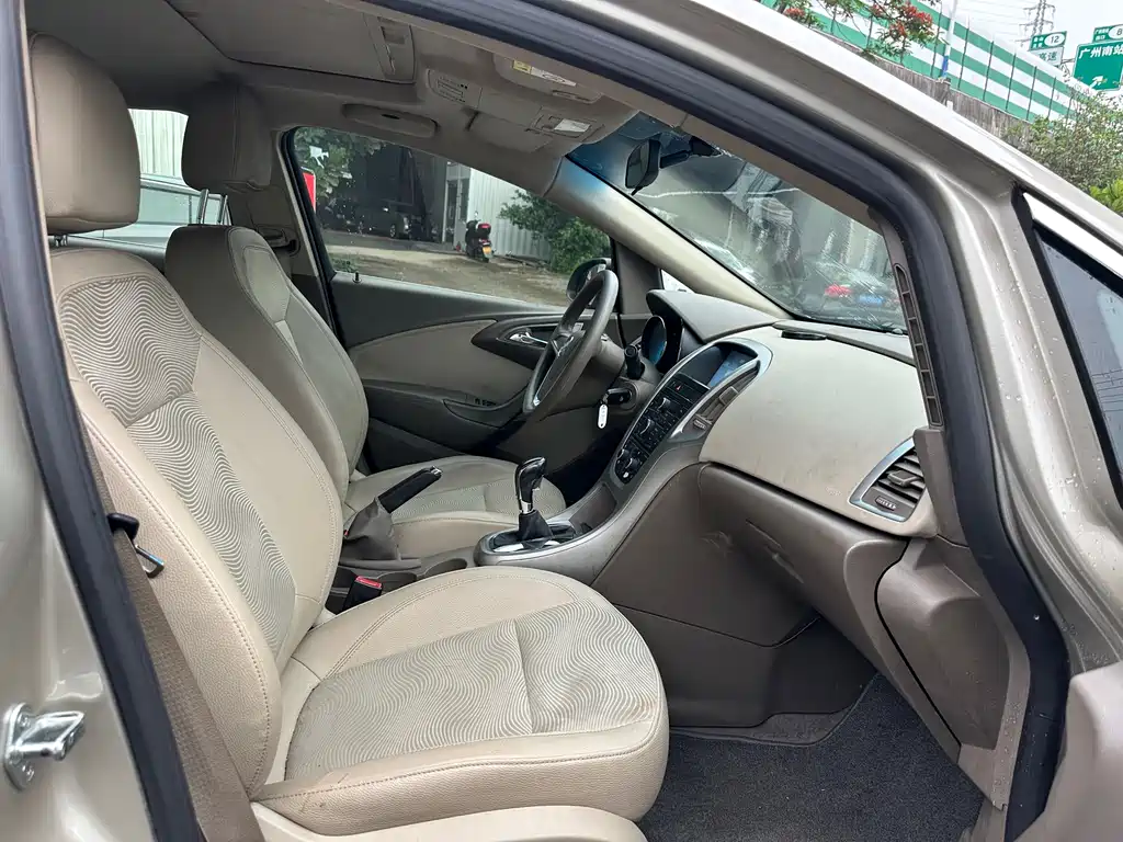 Buick Excelle 2014 — фото 16