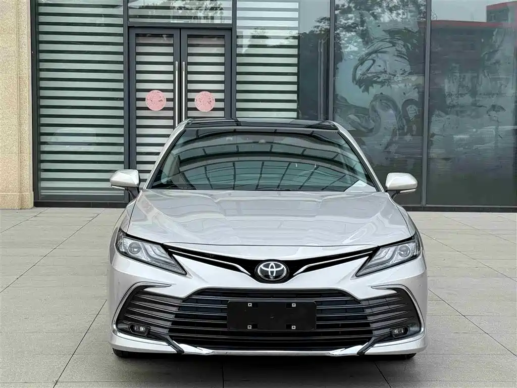 Toyota Camry 2024 — фото 2