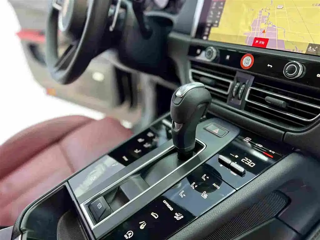 Porsche Macan 2023 — фото 13