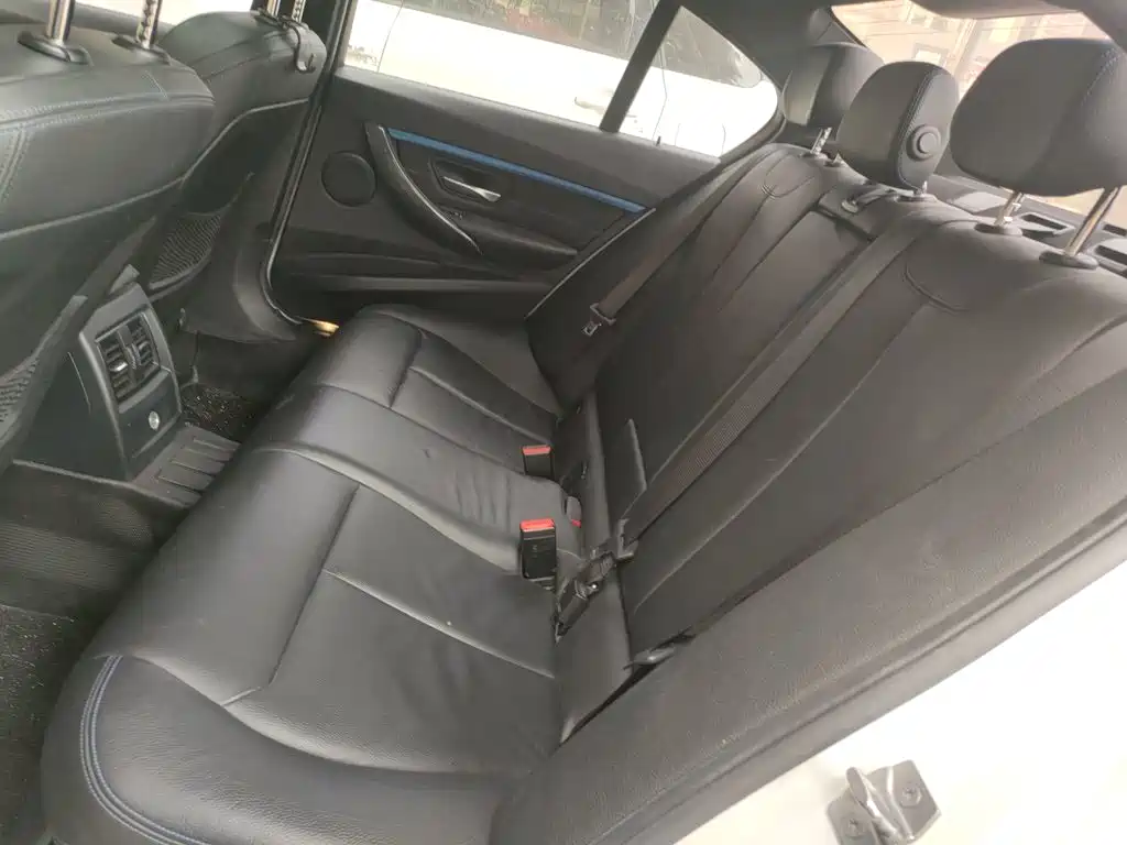 BMW 3 Series 2018 — фото 17