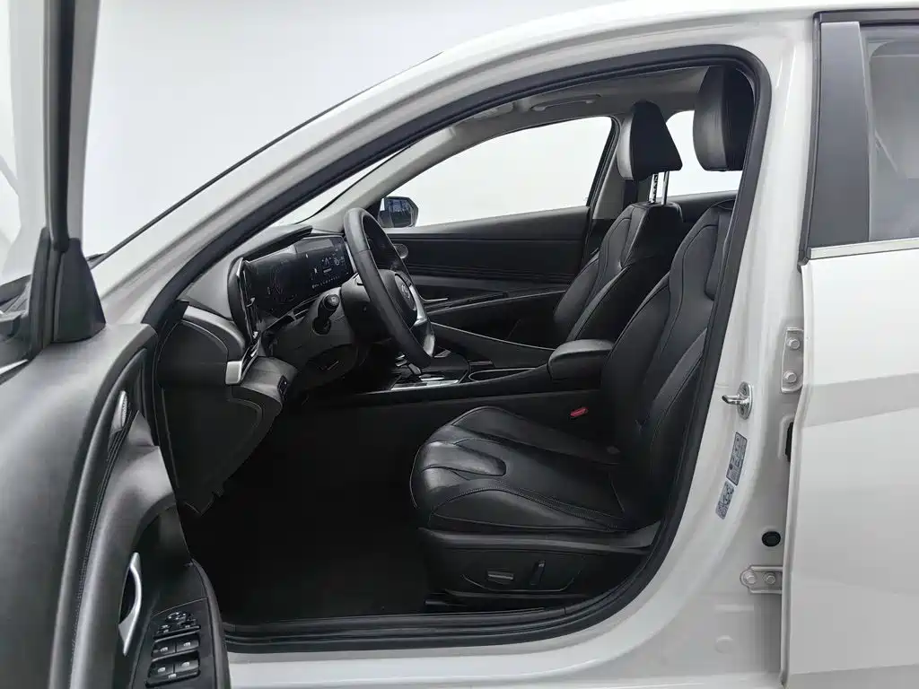 Hyundai Elantra 2021 — фото 10