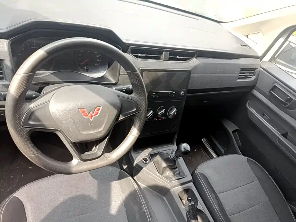 Wuling Hongguang PLUS 2023 — фото 10