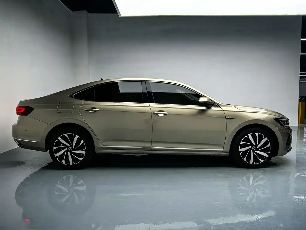 Volkswagen Passat 2022 — фото 14